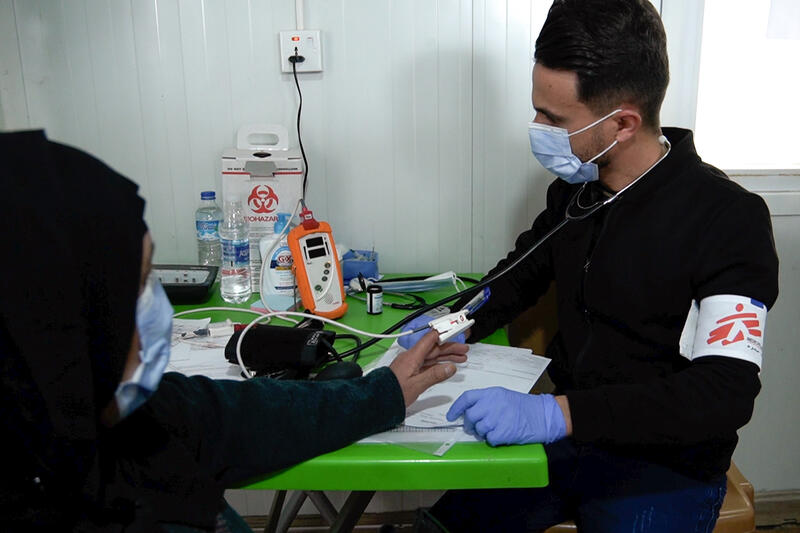 MSF nurse measuring a patient’s vital signs at the Abbasi subdistrict of Hawija, in western Kirkuk.