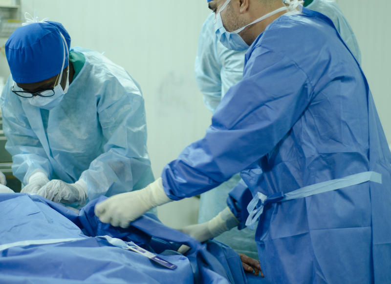 msf_team_performs_surgery_for_burn_patient_2020.jpg